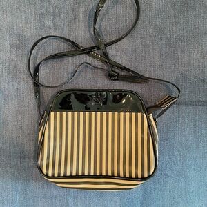 Vintage Small purse. Black and gold.